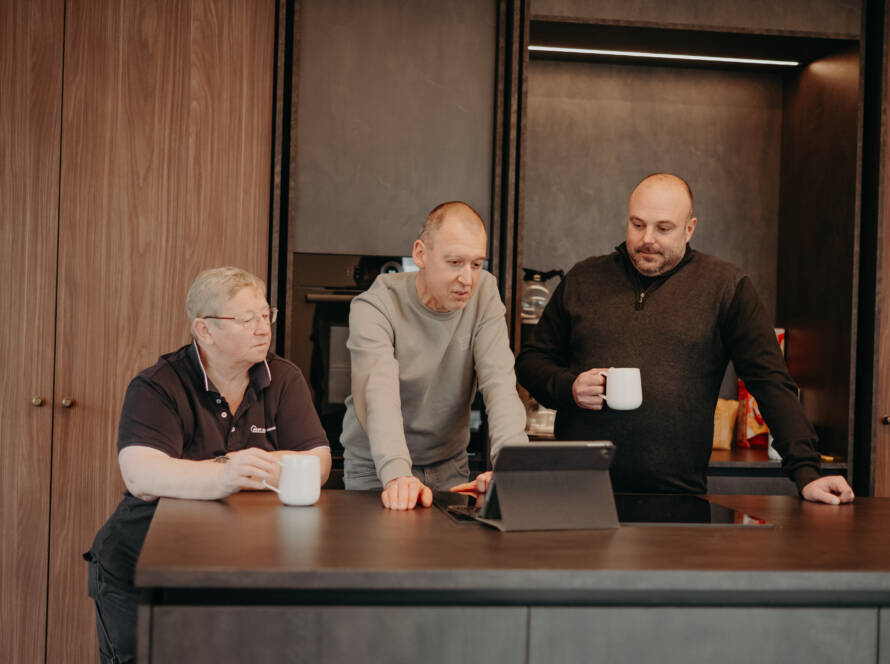 Clever Logistics - Het team is de route aan het overleggen